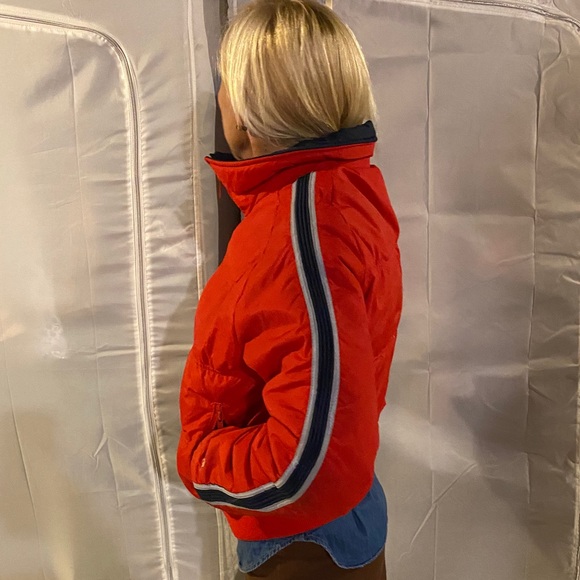 Turn some heads on the slopes with this classic! - Picture 3 of 8